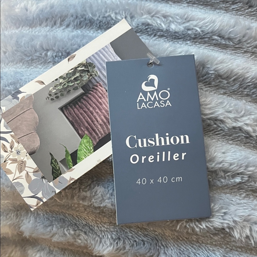 NWT Light Blue Throw and Cushion Set - Picture 7 of 10